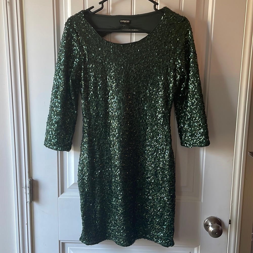 Express dress size 4. Green 3/4 sleeve. Perfect party dress